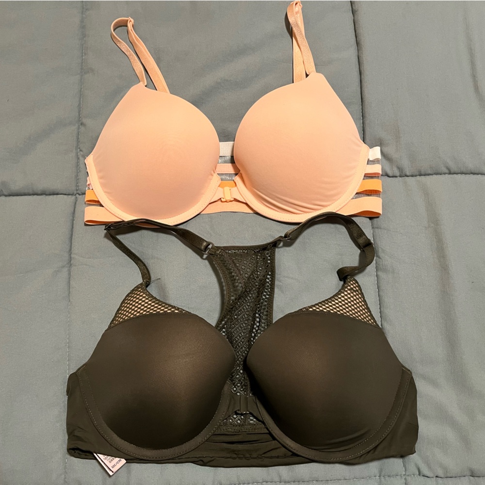 Victoria Secret Peach and Green Bras set 
T-shirt push up front closure 32C